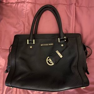 BLACK AND GOLD MICHEAL KHORS BAG